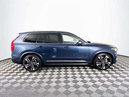 2025 Volvo XC90 B5 Ultra