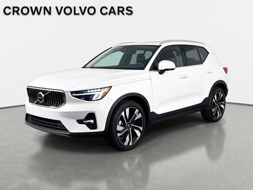 2023 Volvo XC40 B5 Plus Bright Theme