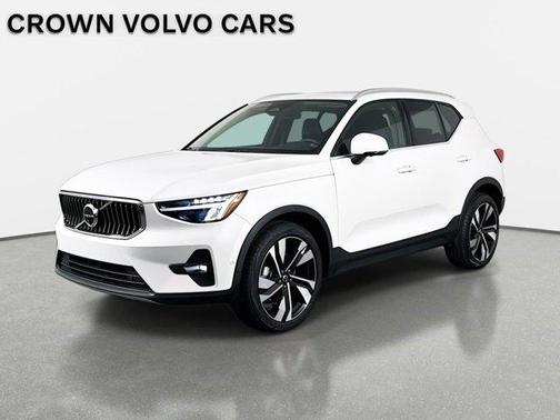 2023 Volvo XC40 B5 Plus Bright Theme
