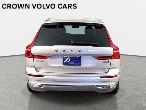 Bright 2023 Volvo XC60 B5 Ultimate Bright Theme