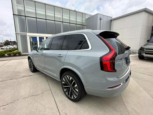 2025 Volvo XC90 B5 Plus 7-Seater