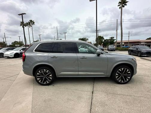 2025 Volvo XC90 B5 Plus 7-Seater