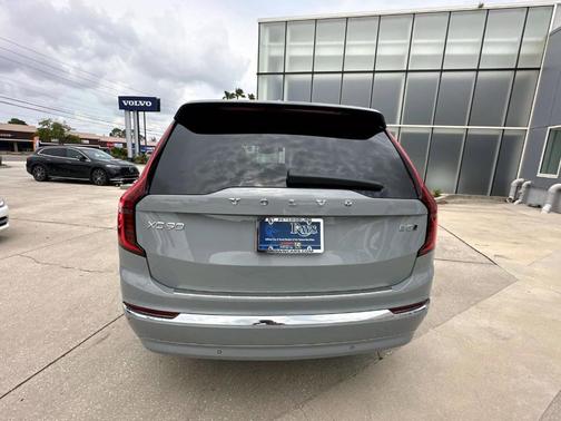 2025 Volvo XC90 B5 Plus 7-Seater