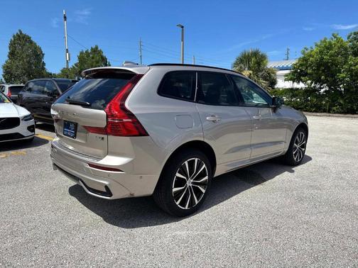 2025 Volvo XC60 B5 Plus