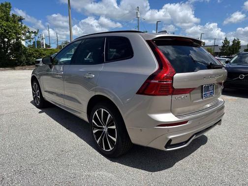 2025 Volvo XC60 B5 Plus