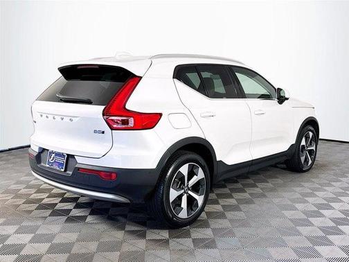 2024 Volvo XC40 B5 Plus Bright Theme