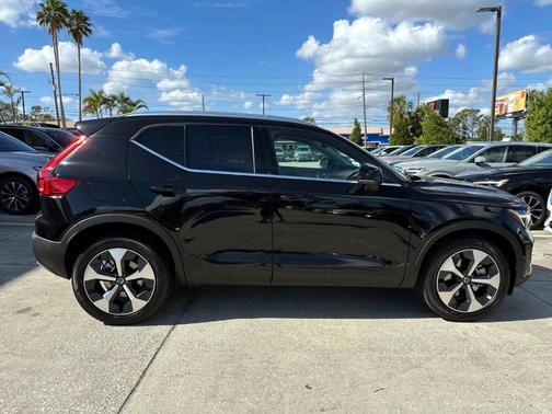 2025 Volvo XC40 B5 Plus Bright Theme