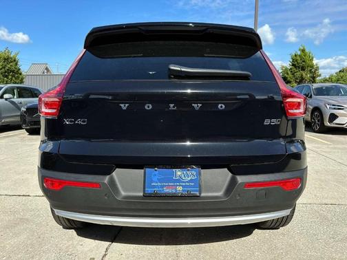 2025 Volvo XC40 B5 Plus Bright Theme