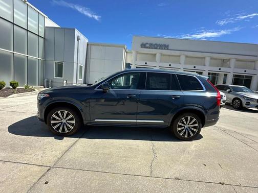 2025 Volvo XC90 B5 Plus