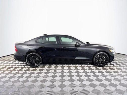 2024 Volvo S60 Recharge Plug-In Hybrid T8 Ultimate Black Edition