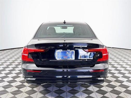 2024 Volvo S60 Recharge Plug-In Hybrid T8 Ultimate Black Edition