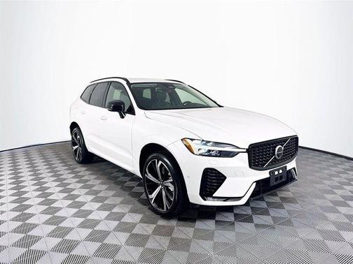 2024 Volvo XC60 B5 Ultimate Dark Theme