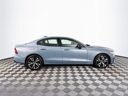 2024 Volvo S60 B5 Core Dark Theme
