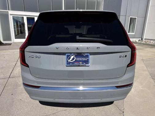 2026 Volvo XC90 B6 Core