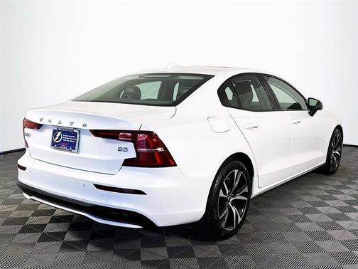 2024 Volvo S60 B5 Core Dark Theme