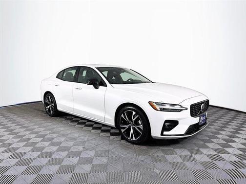 2024 Volvo S60 B5 Core Dark Theme
