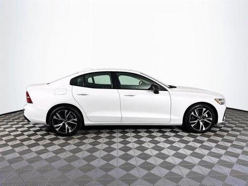 2024 Volvo S60 B5 Core Dark Theme