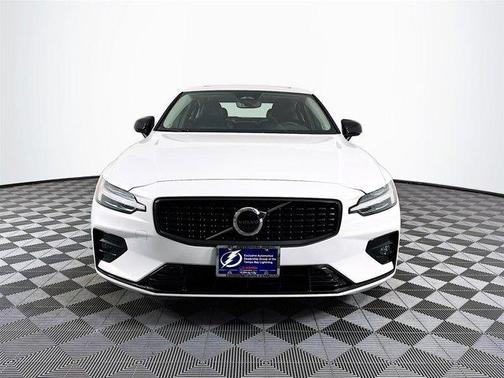 2024 Volvo S60 B5 Core Dark Theme