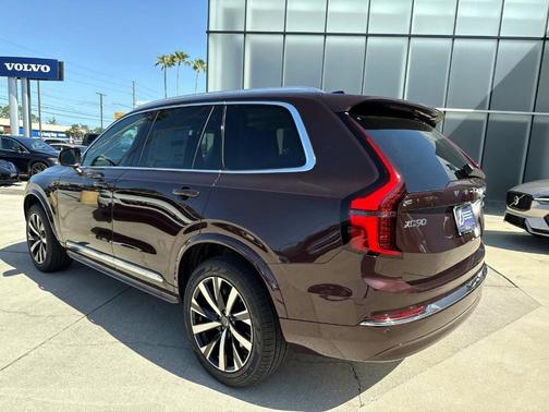2025 Volvo XC90 B5 Core