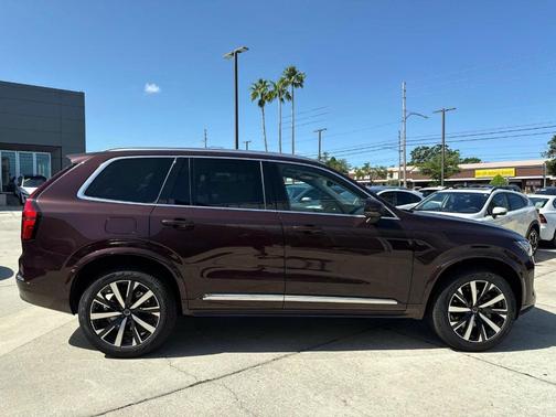 2025 Volvo XC90 B5 Core