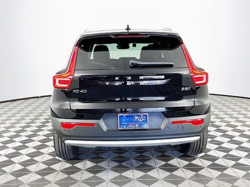 2025 Volvo XC40 B5 Core Bright Theme