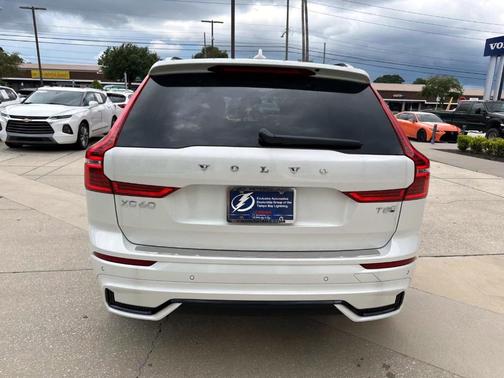 2025 Volvo XC60 Plug-In Hybrid T8 Plus
