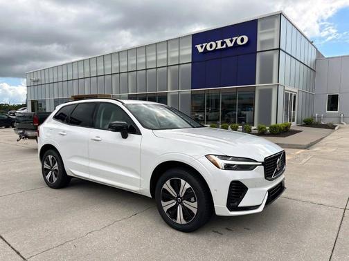 2025 Volvo XC60 Plug-In Hybrid T8 Plus