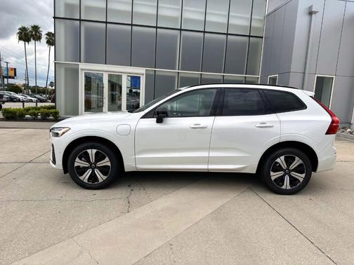 2025 Volvo XC60 Plug-In Hybrid T8 Plus