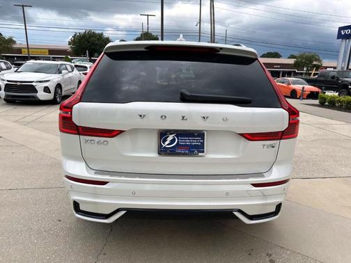 2025 Volvo XC60 Plug-In Hybrid T8 Plus