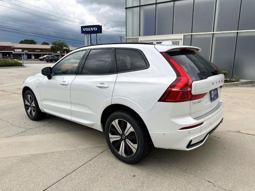 2025 Volvo XC60 Plug-In Hybrid T8 Plus