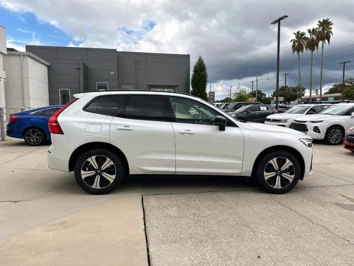 2025 Volvo XC60 Plug-In Hybrid T8 Plus