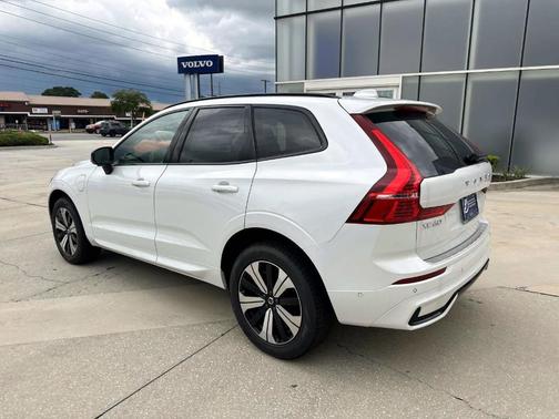 2025 Volvo XC60 Plug-In Hybrid T8 Plus