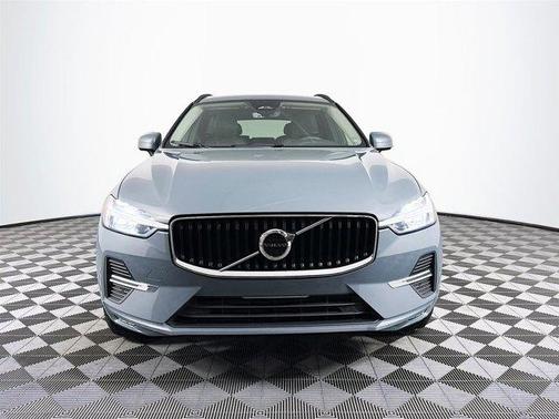 2022 Volvo XC60 B5 Momentum