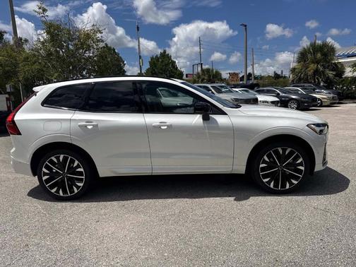 2026 Volvo XC60 B5 Ultra