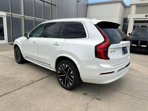 2025 Volvo XC90 B5 Plus 7-Seater