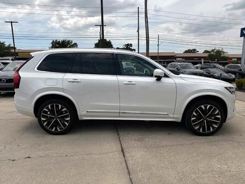 2025 Volvo XC90 B5 Plus 7-Seater