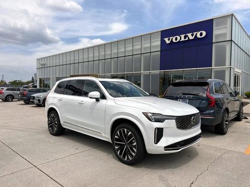 2025 Volvo XC90 B5 Plus 7-Seater