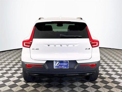 2023 Volvo XC40 B5 Plus Dark Theme