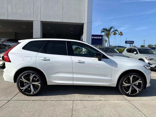 2025 Volvo XC60 Plug-In Hybrid T8 Ultra