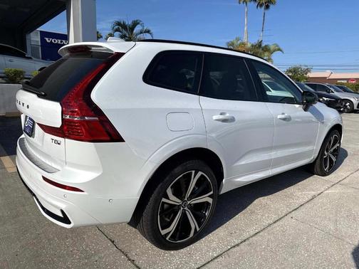 2025 Volvo XC60 Plug-In Hybrid T8 Ultra
