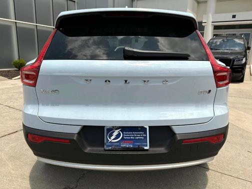 2025 Volvo XC40 B5 Ultra Bright Theme