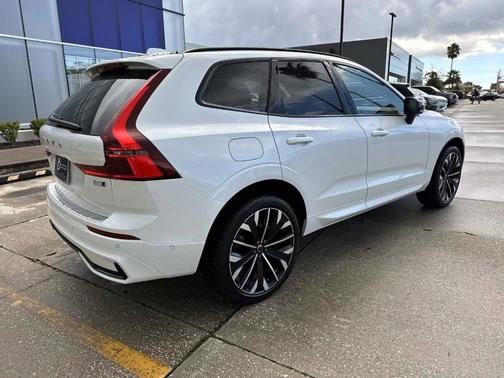2026 Volvo XC60 B5 Ultra