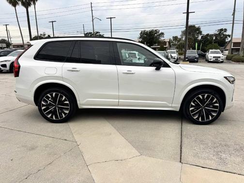 2026 Volvo XC90 B6 Ultra Dark Theme 7-Seater