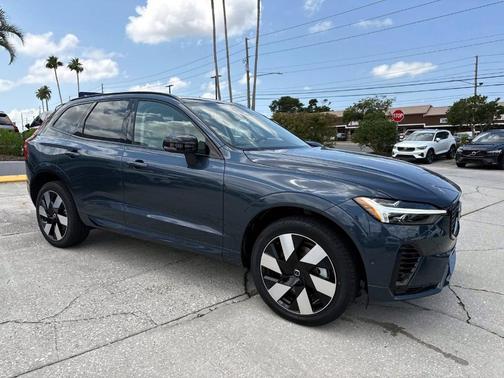 2025 Volvo XC60 Plug-In Hybrid T8 Plus