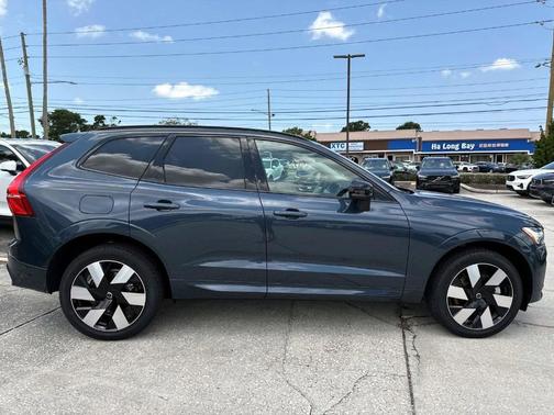 2025 Volvo XC60 Plug-In Hybrid T8 Plus