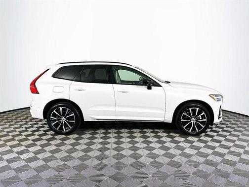 2024 Volvo XC60 B5 Plus Dark Theme