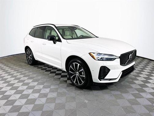 2024 Volvo XC60 B5 Plus Dark Theme