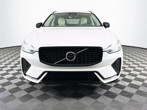 2024 Volvo XC60 B5 Plus Dark Theme