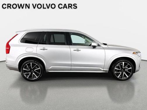 2022 Volvo XC90 T6 Momentum 7 Passenger