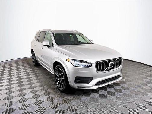 2022 Volvo XC90 T6 Momentum 7 Passenger